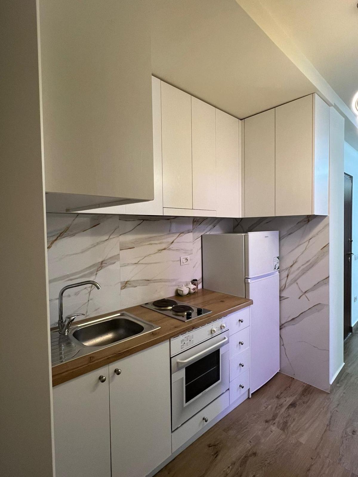 Condor Center Luxury Apartment Tirana Esterno foto